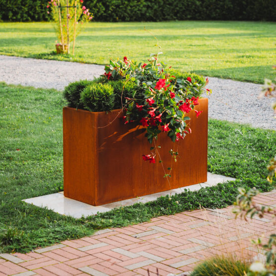 Petteri Wiimaa Jardinière en acier Corten Lilly