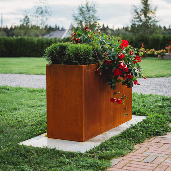 Petteri Wiimaa Jardinière en acier Corten Lilly