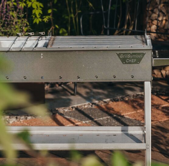 GrillSymbol Charcoal Grill Naked Chef Silver